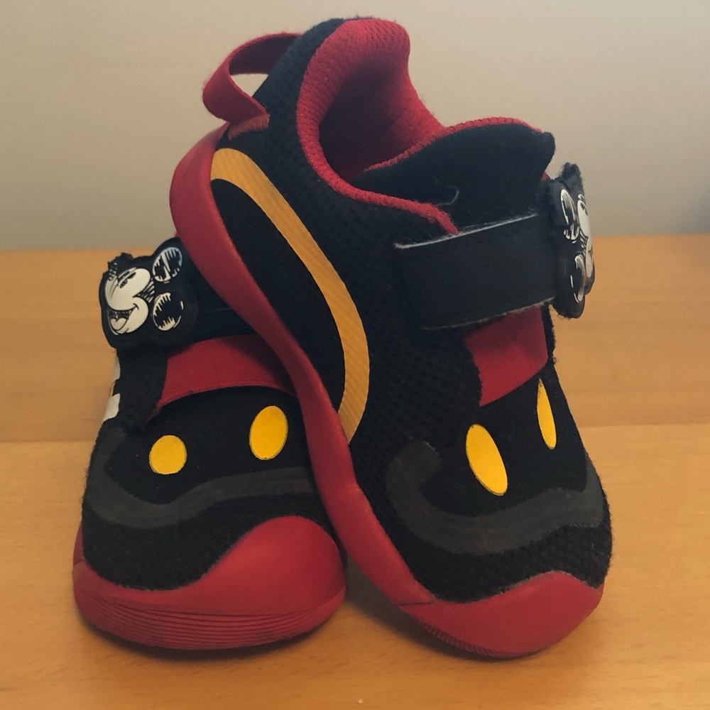 Adidas x Disney Mickey Mouse sneakers size 6 toddler